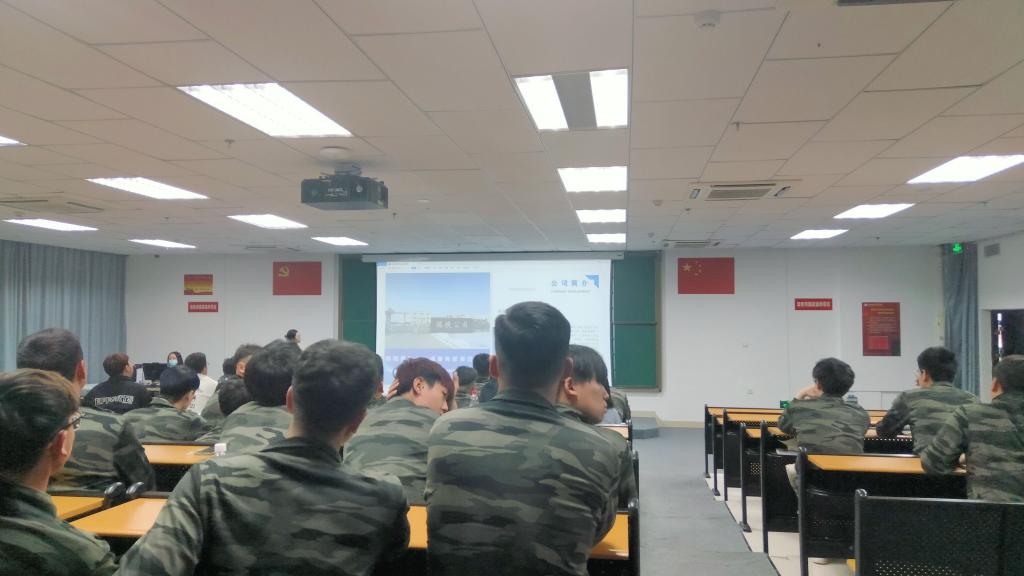 企业学生面对面·线下求职不松懈——机械工程分院主动做好2023届、2024届就业服务工作